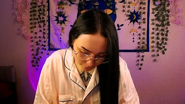 MollyKissy online show from May 7, 5:45 am