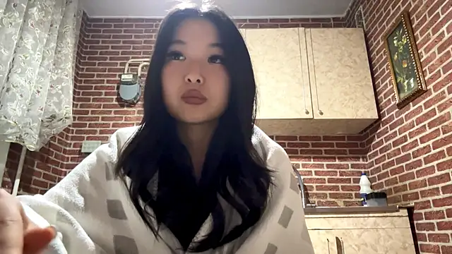 Snapshot of EmmaLeexth chatting on October 30, 3:13 pm EmmaLeexth online show from October 30, 3:13 pm