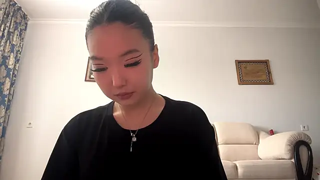 EmmaLeexth online show from May 3, 9:12 am