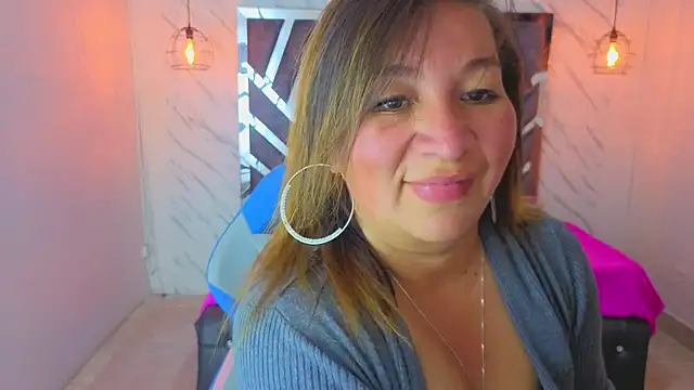 MaylinRosse  online show from August 3, 6:35 pm