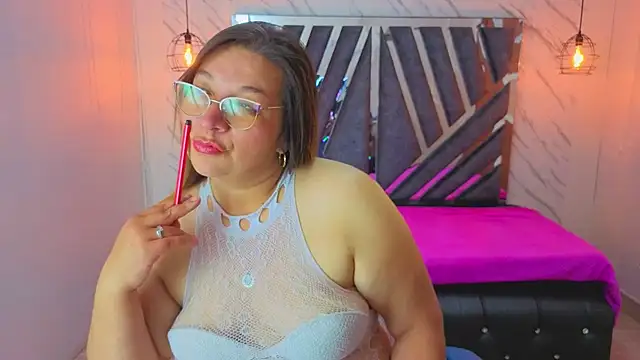 MaylinRosse  online show from July 31, 9:05 pm
