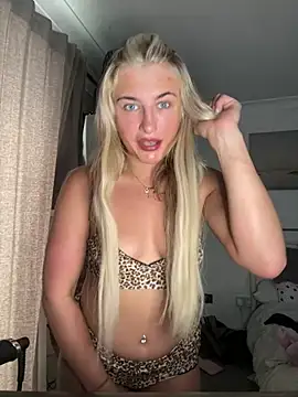 BabyBluexox online show from July 4, 3:30 pm