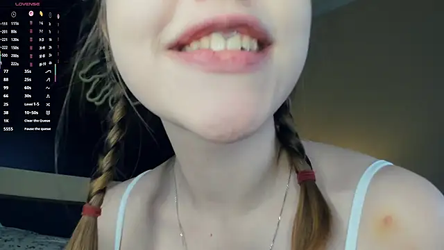 MaliaBourraine online show from December 15, 7:13 am