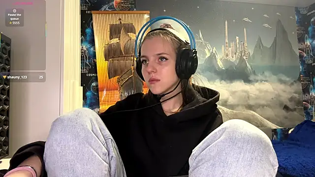 Elira Breeze online show from December 18, 3:50 pm