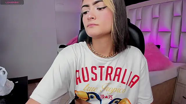 LuisaJonnes  online show from November 12, 5:33 pm