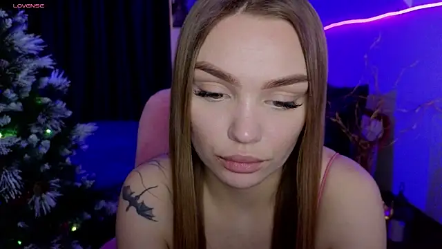 KitsyMoore online show from December 19, 1:14 pm