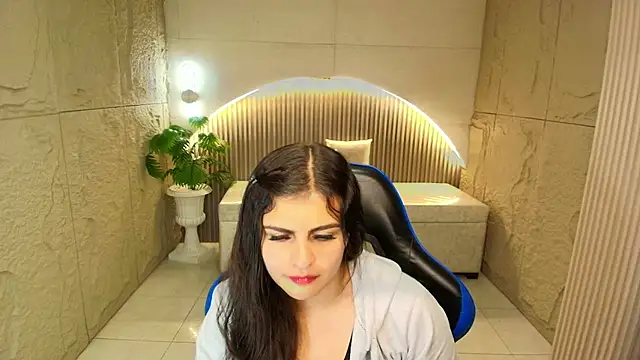dany r  online show from April 23, 1:13 pm