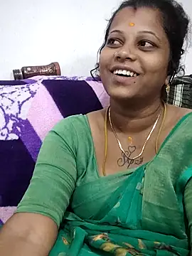 sweetqueen143 online show from April 27, 5:59 am