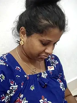 sweetqueen143 online show from February 13, 6:26 am