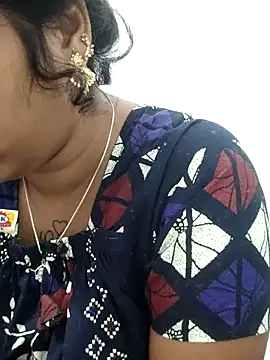 sweetqueen143 online show from February 12, 6:15 am