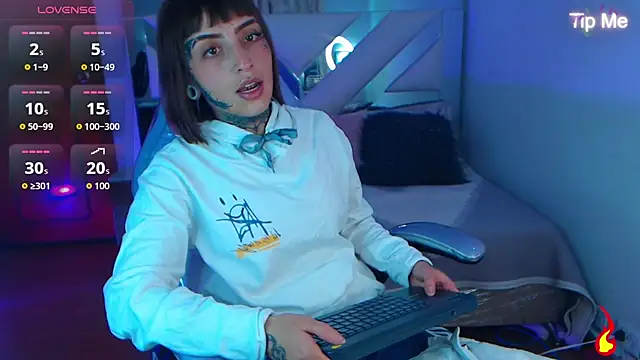 Snapshot of Gyal_8_ chatting on October 20, 3:09 am Gyal 8 online show from October 20, 3:09 am