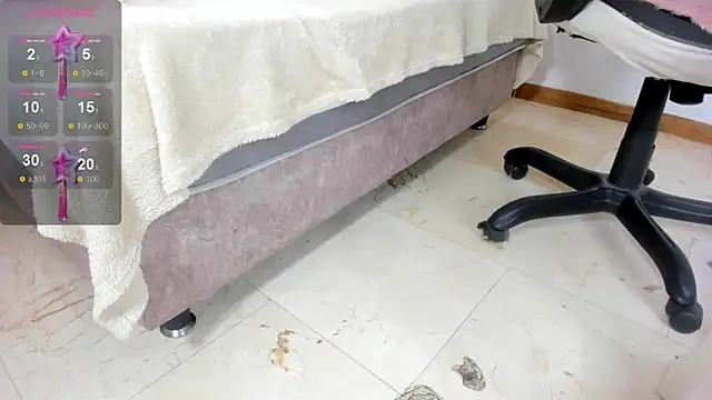 ZOE ROSE4 online show from October 2, 8:03 pm