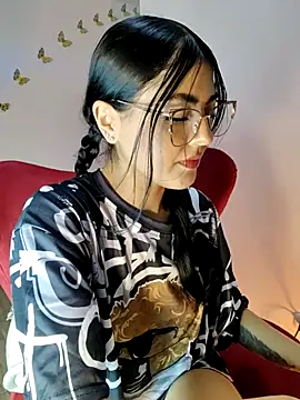 ValeNiitaLuv online show from May 3, 6:06 am