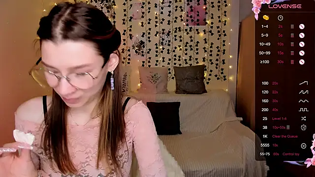 LinaBlossom  online show from November 24, 9:00 am