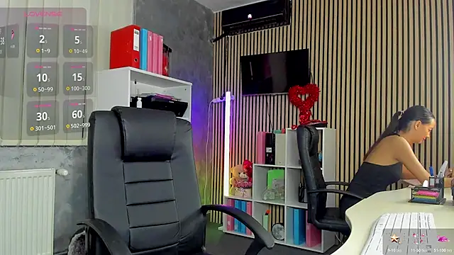 OfficeGirls online show from July 1, 6:40 pm