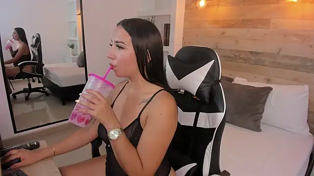 olivia willoow online show from March 3, 2:50 am