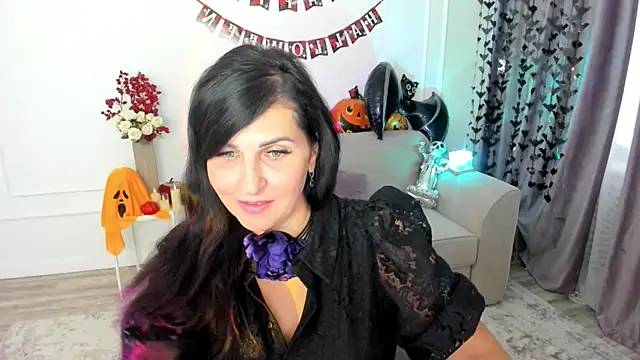 Snapshot of Moon_Veloure1 chatting on October 13, 3:53 am Moon Veloure1 online show from October 13, 3:53 am