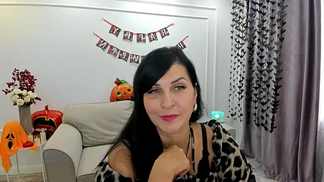 Snapshot of Moon_Veloure1 chatting on October 15, 11:57 am Moon Veloure1 online show from October 15, 11:57 am