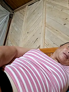 xuxulovezz online show from July 18, 3:47 pm