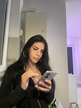 Snapshot of AylinHazellx chatting on October 20, 4:32 pm AylinHazellx online show from October 20, 4:32 pm