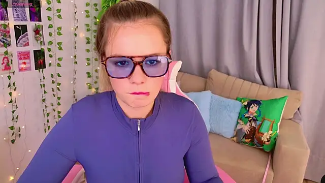 Snapshot of KellyHayden chatting on September 28, 4:01 pm KellyHayden online show from September 28, 4:01 pm