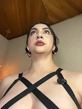 LlianneDiamond1 online show from July 24, 2:48 pm