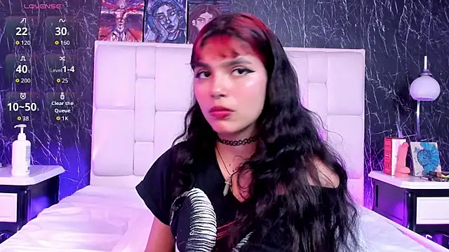 Snapshot of Raven_Rox chatting on October 22, 4:06 am Raven Rox online show from October 22, 4:06 am