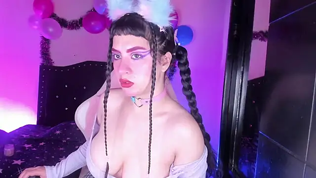 kitty  chs online show from February 4, 12:30 pm