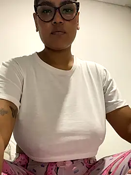 miiabrown18 online show from October 15, 1:52 am