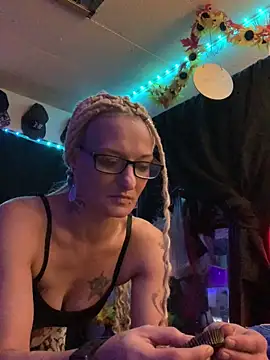 Snapshot of blondebarbiebae chatting on October 1, 4:06 am blondebarbiebae online show from October 1, 4:06 am