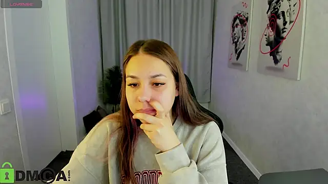 Al1ice Moures online show from November 6, 1:33 am