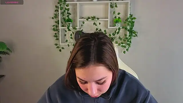 Al1ice Moures online show from November 13, 1:15 am