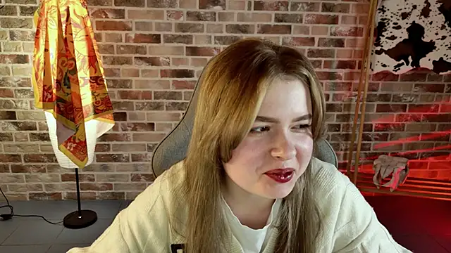 Snapshot of HaleySun chatting on October 14, 1:35 pm HaleySun online show from October 14, 1:35 pm