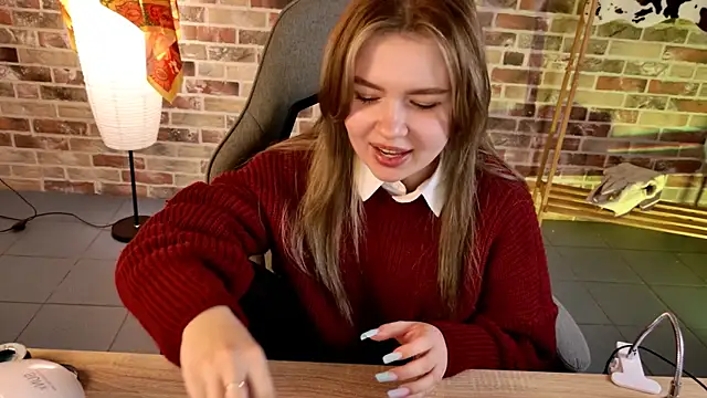 Snapshot of HaleySun chatting on October 10, 2:00 pm HaleySun online show from October 10, 2:00 pm