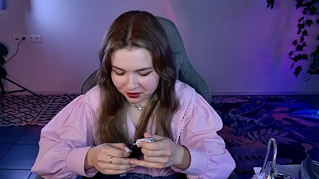 Snapshot of HaleySun chatting on October 7, 1:48 pm HaleySun online show from October 7, 1:48 pm