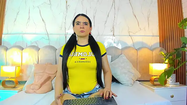 Samantha Fiire online show from June 17, 1:01 pm