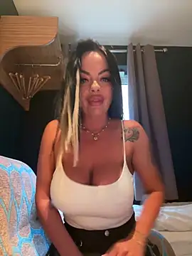 Snapshot of CarmenMB chatting on September 28, 4:34 pm CarmenMB online show from September 28, 4:34 pm