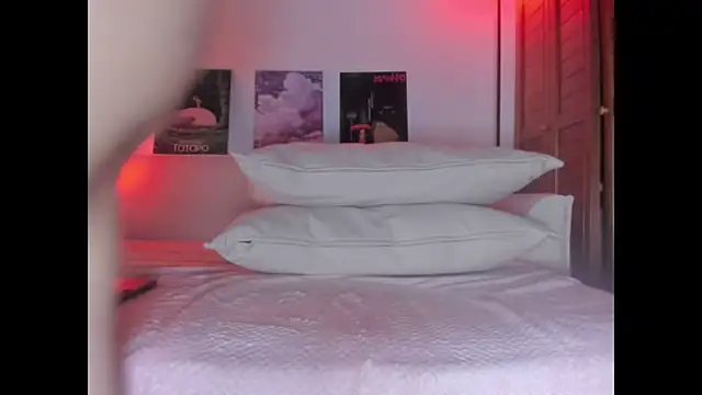 Emily Just online show from December 18, 10:03 pm