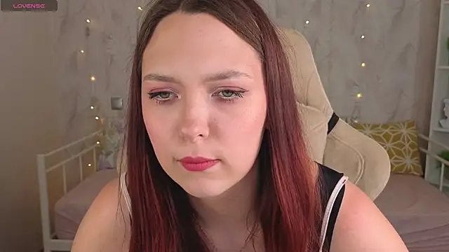 Monica  Queen online show from June 4, 5:34 am
