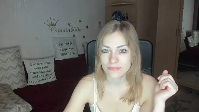 Snapshot of Tiffany_Bates chatting on October 16, 3:42 am Tiffany Bates online show from October 16, 3:42 am