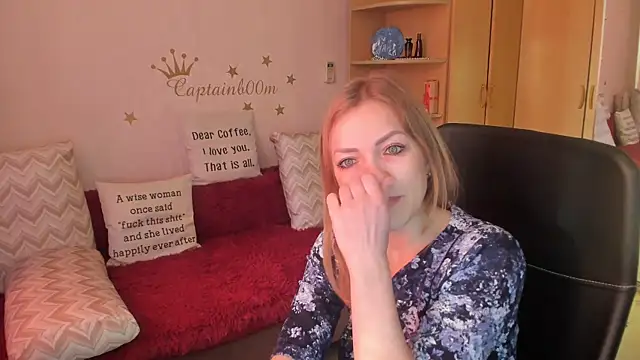 Snapshot of Tiffany_Bates chatting on October 14, 4:37 am Tiffany Bates online show from October 14, 4:37 am