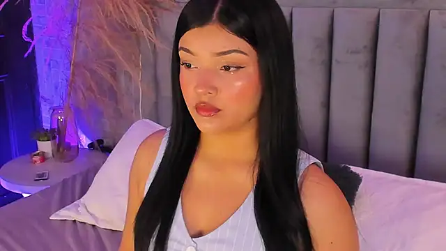 EmmaBlossom online show from October 18, 8:10 pm