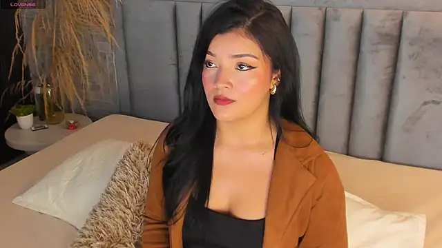 EmmaBlossom online show from October 4, 7:40 pm