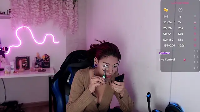 Snapshot of lilith_goddesqs chatting on October 19, 8:00 pm lilith goddesqs online show from October 19, 8:00 pm