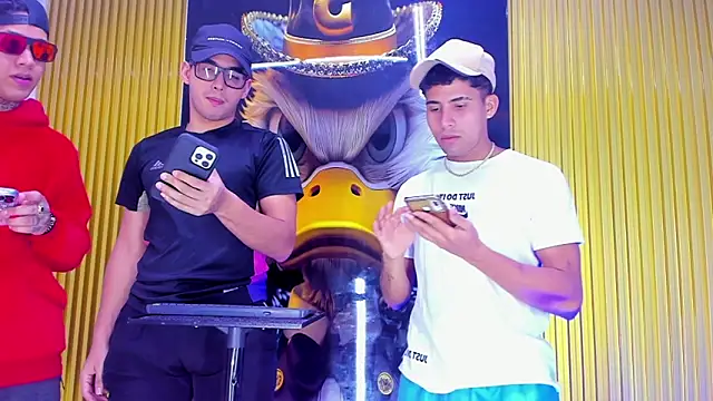 hotlastinboys2025 online show from September 25, 4:33 am
