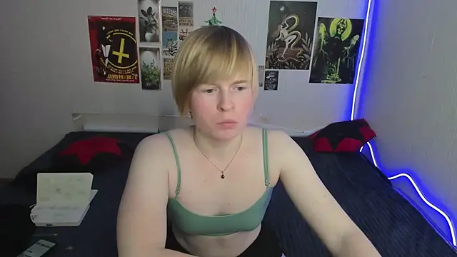 Cattie w  online show from February 7, 7:12 am