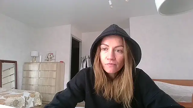 Thavione online show from March 3, 12:00 pm