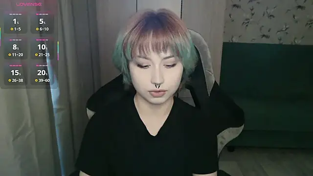 LeisaHopperstad online show from May 2, 12:41 pm