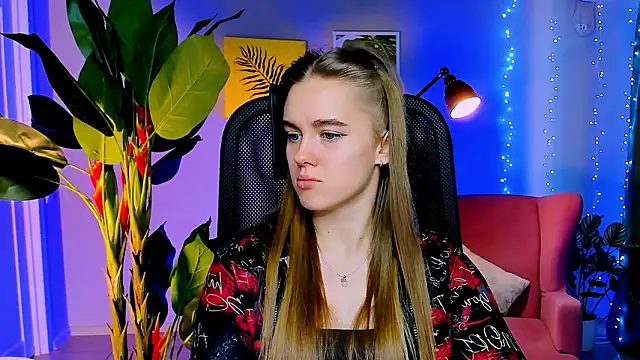 JuneWoods online show from January 19, 9:27 am