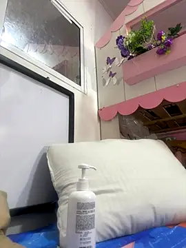 Snapshot of violetpolo chatting on October 14, 2:58 am violetpolo online show from October 14, 2:58 am
